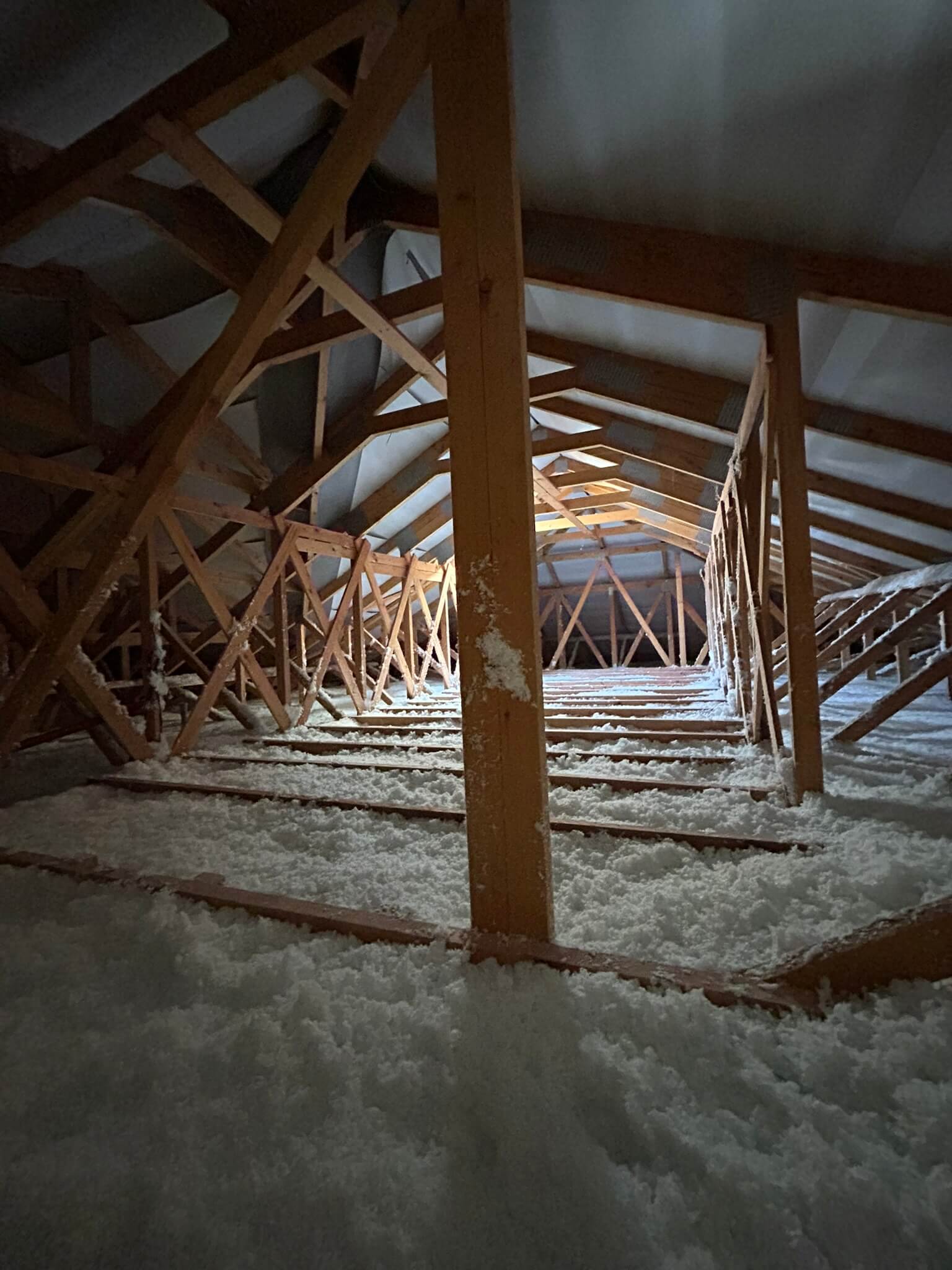 Foukaná izolace - ukázka.